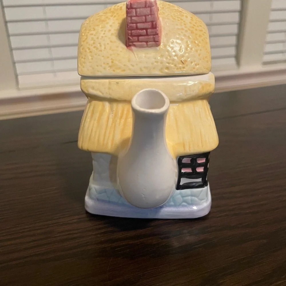 Vintage Houston Harvest Ceramic Cottage Teapot